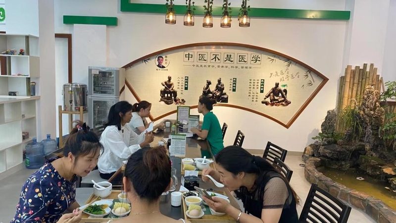 按摩床尺寸选不对，店里生意可能白费
