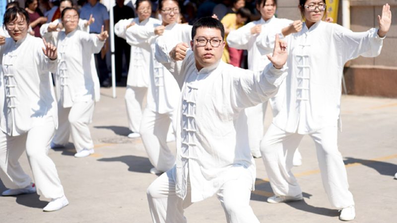 小儿推拿师证：考取之路与职业前景